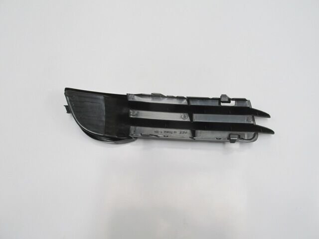AUDI A3- 05/08; SİS LAMBA KAPAĞI SOL SİS DELİKSİZ SİYAH (TW) 8P4807681A