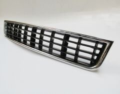 AUDI A4- 02/05; ÖN TAMPON PANJURU ORTA NİKELAJLI (PETEKLERİ SİYAH) (TW) 8E080764701C