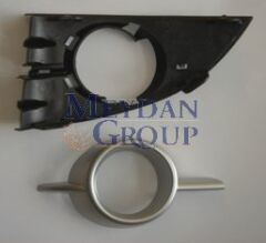 RENAULT SCENIC- 2- 07/09; SİS LAMBA KAPAĞI SAĞ SİS DELİKLİ SİYAH(DIŞ ÇERÇEVESİ GÜMÜŞ GRİ)2PARÇA(TYG 7701477302