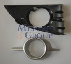 RENAULT SCENIC- 2- 07/09; SİS LAMBA KAPAĞI SOL SİS DELİKLİ SİYAH(DIŞ ÇERÇEVESİ GÜMÜŞ GRİ)2PARÇA(TYG 7701477302
