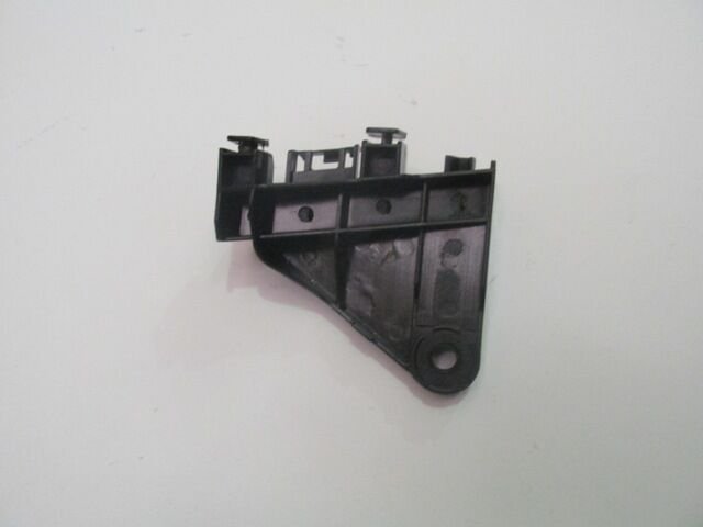 TOYOTA COROLLA- NDE180- 13/18; ARKA TAMPON BAĞLANTI BRAKETİ SAĞ PLASTİK (TW) 52562-02220