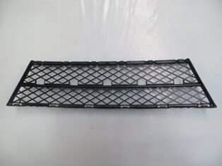 BMW 5 SERI- E60- 07/10; ÖN TAMPON PANJURU ORTA SİYAH (TW) 51117178115