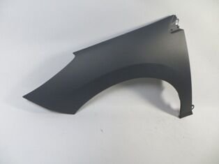 PEUGEOT 308- 08/13; ÖN ÇAMURLUK DELİKSİZ SOL KOYU GRİ (PLASTİK) (TYG/ORAN) 7840.W1