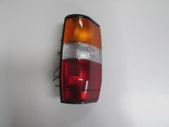 MITSUBISHI L200- PICK UP- 97/98; STOP LAMBASI SOL SİYAH SARI/BEYAZ KIRMIZI (DEPO) MB527101