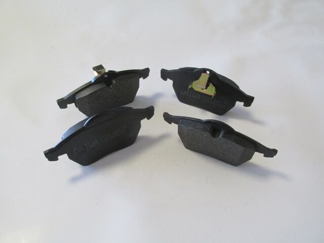 OPEL VECTRA- B- 96/99; ÖN FREN BALATASI (KABLOSUZ)(DİSK) (155,3X74,1X19/156,3X74,1X18,5) (BRAMAX) 1605003