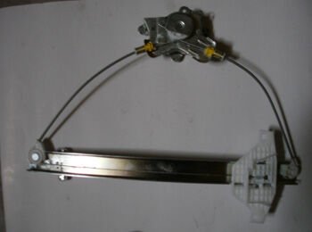HYUNDAI SONATA- 99/02; ÖN CAM KRİKOSU SAĞ ELEKTRİKLİ/MOTORSUZ (32DİŞ) 82404-38010