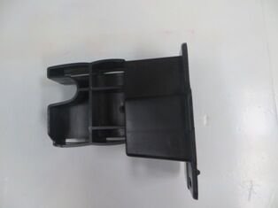 RENAULT CLIO- 4- HB- 13/16; ÖN TAMPON İÇ BAĞLANTI BRAKETİ SAĞ PLASTİK 620902055R