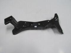 AUDI A3- SD/HB/SB- 12/16; ÖN ÇAMURLUK BRAKETİ SOL (TW) 8V0821135C