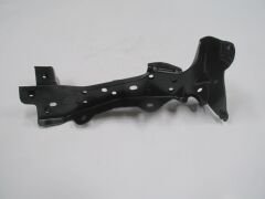 AUDI A3- SD/HB/SB- 12/16; ÖN ÇAMURLUK BRAKETİ SOL (TW) 8V0821135C