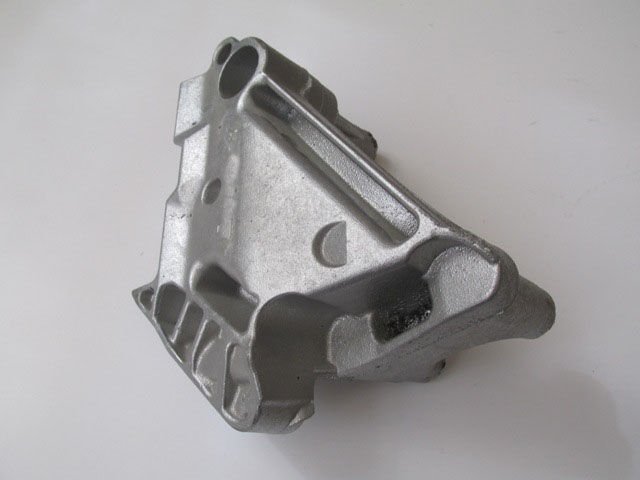 AUDI A3- SD/HB/SB- 12/16; MOTOR BAĞLANTI BRAKETİ 2.0 TDI (TAKOZ) (ALÜMİNYUM) 04L199207