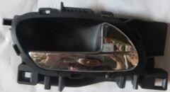 PEUGEOT 207- 06/12; ÖN KAPI İÇ AÇMA KOLU SAĞ SİYAH (ELCEĞİ NİKELAJLI) (HUSHAN) 9143.L9