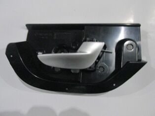 VOLVO S60- 00/04; ARKA KAPI İÇ AÇMA KOLU SAĞ SİYAH (ELCEĞİ GÜMÜŞ GRİ) (HUSHAN) 8693725