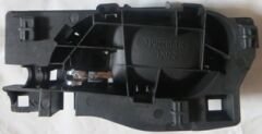 PEUGEOT 208- 12/20; ÖN KAPI İÇ AÇMA KOLU SAĞ SİYAH (ELCEĞİ NİKELAJLI) (HUSHAN) 9143.L9