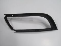SKODA SUPERB- 13/15; SİS LAMBA ÇERÇEVESİ SOL (TW-Y) 3T0807681