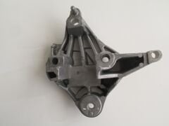 RENAULT KANGOO- 98/03; MOTOR ÜST BAĞLANTI KULAĞI (TAKOZ) (ALÜMİNYUM) 8200101849