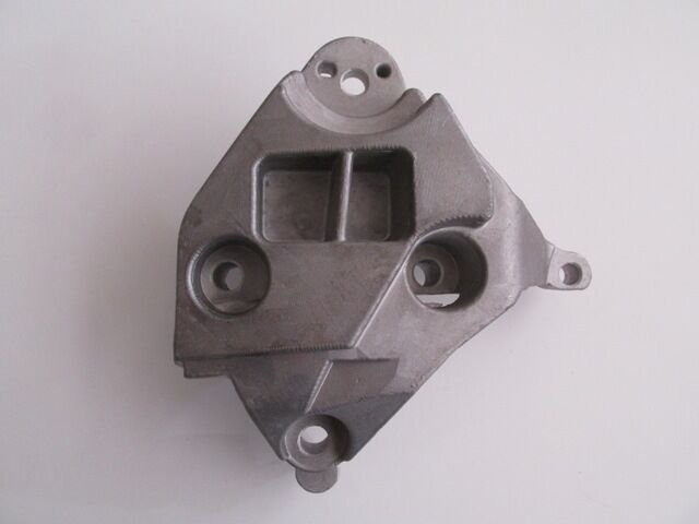 RENAULT KANGOO- 98/03; MOTOR ÜST BAĞLANTI KULAĞI (TAKOZ) (ALÜMİNYUM) 8200101849