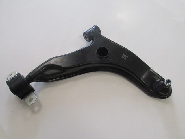 MITSUBISHI CARISMA- 97/00; ÖN ALT TABLA SAĞ (SALINCAK) BURÇLU/ROTİLLİ (SH) 30821651