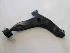 MITSUBISHI CARISMA- 97/00; ÖN ALT TABLA SAĞ (SALINCAK) BURÇLU/ROTİLLİ (SH) 30821651