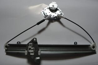 MITSUBISHI LANCER- C62- 88/91; ÖN CAM KRİKOSU SAĞ ELEKTRİKLİ/MOTORSUZ MB546636