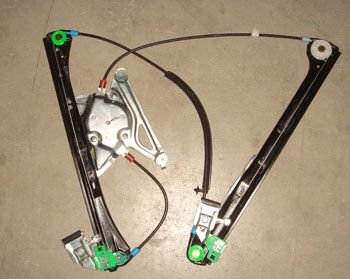 AUDI A4- 95/99; ÖN CAM KRİKOSU SAĞ ELEKTRİKLİ/MOTORSUZ (TW) 8D0837462