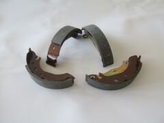 FORD ESCORT- 95/99; ARKA FREN PABUCU 1,3/1,4/1,6/1,8cc (90X30) (BRAMAX) 96FX-2200-AB