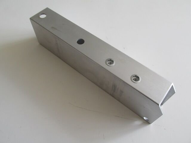 BMW 5 SERI- F10- 10/16; ÖN TAMPON BAĞLANTI BRAKETİ ALT SAĞ (ALÜMİNYUM) 51117158874