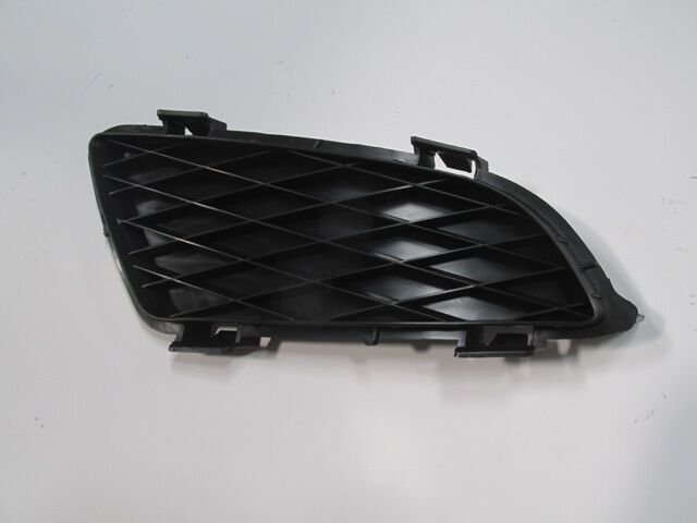 MAZDA 6- SD- 03/06; SİS LAMBA KAPAĞI SAĞ SİS DELİKSİZ SİYAH (TW) GK2A50C11B