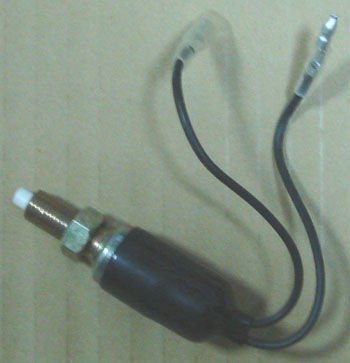 ISUZU NPR- ŞAMPİYON- 97/06; STOP LAMBASI MÜŞÜRÜ ORJ.NO:5-82440-0030 (ÇİFT TEKER) (EXP) 5-82440-0030