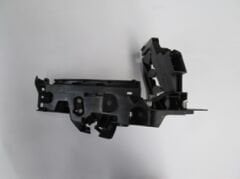 AUDI Q5- 10/12; FAR ALT BAĞLANTI BRAKETİ KÖŞE SOL PLASTİK (BFN) 8R0805607