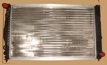 AUDI A4- 95/99; SU RADYATÖRÜ MANUEL 2.4/2.5TDI ALÜMİNYUM (32MM)(632X397X32) 8D0121251N