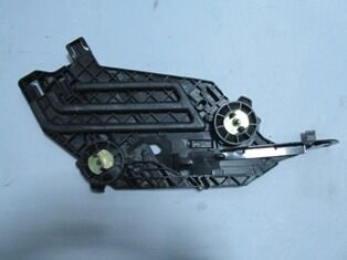 SKODA OCTAVIA- 10/12; FAR ALT BAĞLANTI BRAKETİ SAĞ (FAR ALT TAŞIYICISI/YIKAMASIZ) PLASTİK (TW-Y) 1Z0941464