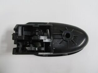 TOYOTA YARIS- 06/11; ÖN/ARKA KAPI İÇ AÇMA KOLU SAĞ SİYAH (HUSHAN) 69205-52070-B1