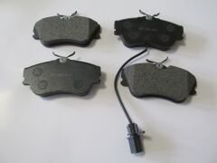 VOLKSWAGEN TRANSPORTER- T4- 96/01; ÖN FREN BALATASI 1,9/2.4/2,5 (1 KABLOLU)(DİSK)128X65,8X18)BRAMAX) 7D0698151B