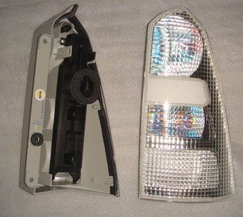FORD FOCUS- STW- 98/05; MODİFİYE STOP LAMBASI SAĞ/SOL SET 4 PARÇA BEYAZ (STEYŞIN WAGON)(TYC) 1233322