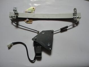 MITSUBISHI GALANT- 88/91; ARKA CAM KRİKOSU SOL ELEKTRİKLİ/MOTORLU 2FİŞLİ MB517479