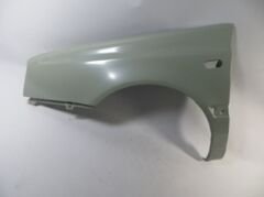 VOLKSWAGEN GOLF- 3- 92/98; ÖN ÇAMURLUK DELİKLİ SOL (ANTEN DELİKLİ) GRİ BOYALI (SIMYI) 1H0821105