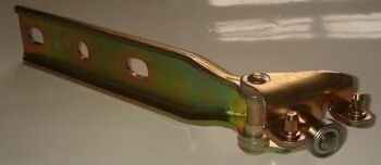 MAZDA E2200- MİNİBÜS- 88/09; ORTA KAPI ORTA RAY BAĞLANTISI SAĞ (HUSHAN) S084-72-230A