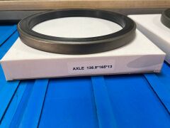01027676  136.8X165X13.5/14.5 RWDR-KOMBI NBR CORTECO YAG KEC 0750110156 CASE 1964236C1,CAT 6R5257, Deutz-Fahr 04393239,John Deere AL200971,AL38045,Liebherr 10220111, MANITOU 473671, New Holland 1457531,1533187