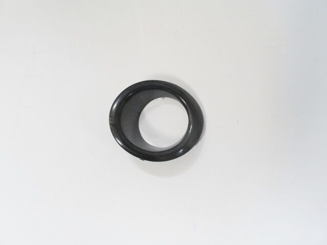 NISSAN NOTE- 06/09; SİS LAMBA KAPAĞI SOL (YUVARLAK SİS DELİKLİ) (TYG) 62257-9U10A