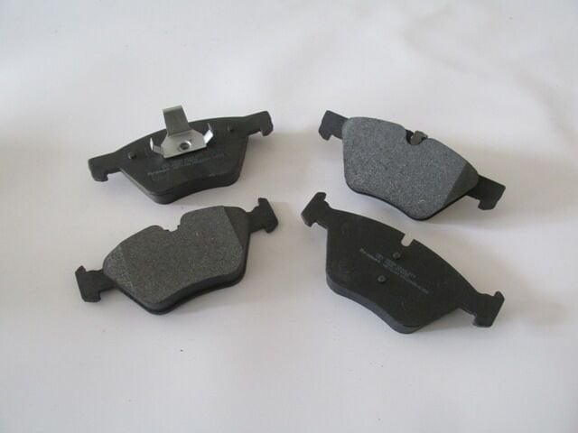 BMW 1 SERI- E87- 07/11; ÖN FREN BALATASI (KABLOSUZ)DİSK(155.2x63.50x19,50/154.7x63.50x19,50)(BRAMAX) 34116769100