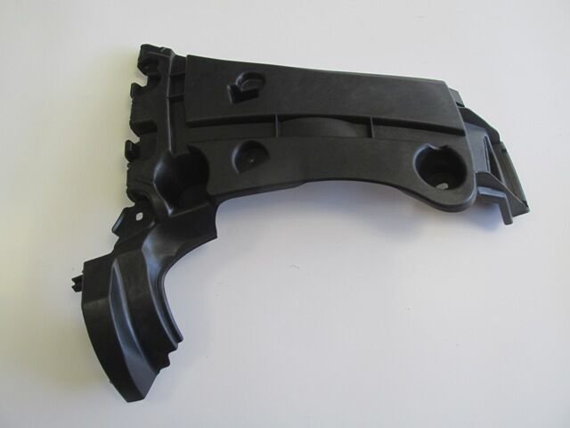 RENAULT KANGOO- 4- 14/21; ARKA TAMPON İÇ BAĞLANTI BRAKETİ SAĞ PLASTİK 7701478200