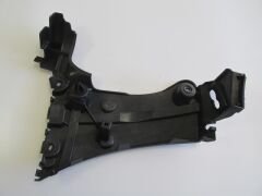 RENAULT KANGOO- 3- 08/13; ARKA TAMPON İÇ BAĞLANTI BRAKETİ SAĞ PLASTİK 7701478200