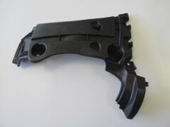 RENAULT KANGOO- 3- 08/13; ARKA TAMPON İÇ BAĞLANTI BRAKETİ SOL PLASTİK 7701478200