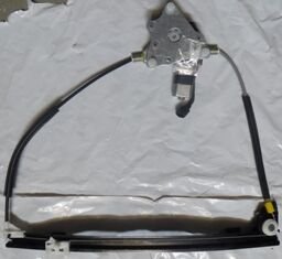 RENAULT MEGANE- 1- 98/99; ÖN CAM KRİKOSU SAĞ ELEKTRİKLİ/MOTORLU 7700834346