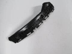 TOYOTA YARIS- 11/16; ARKA TAMPON BAĞLANTI BRAKETİ SOL PLASTİK (TYG) 52576-0D130