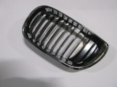 BMW 3 SERI- E46- SD- 02/05; ÖN PANJUR SOL SİYAH/NİKELAJ ÇERÇEVELİ (TYG) 51137030545