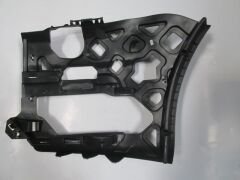 VOLKSWAGEN CADDY- 15/20; ÖN TAMPON BAĞLANTI BRAKETİ BÜYÜK SAĞ (YAN KULAĞA TAKILAN) (MAXI VAN)(TYG) 2K5807724B