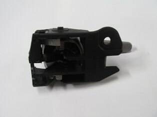 TOYOTA AURIS- 11/12; ÖN KAPI İÇ AÇMA KOLU SOL SİYAH/GÜMÜŞ (HUSHAN) 69206-12230-B0