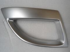 RENAULT GRAND SCENIC- 3- 10/12; ÖN TAMPON PANJURU DIŞ ÇERÇEVESİ SAĞ GÜMÜŞ GRİ (TW) 623848430R